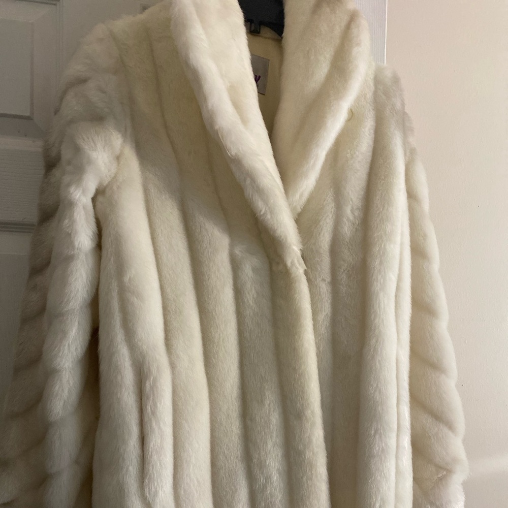 Monterey Fashions White Faux Fur. Vintage piece.